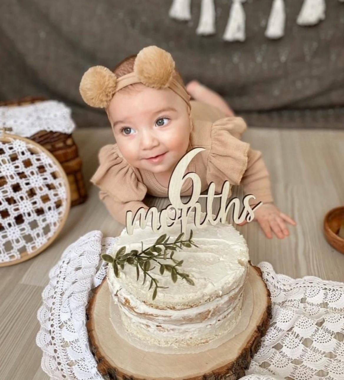6 Month Ahşap Pasta Üzeri Yazı