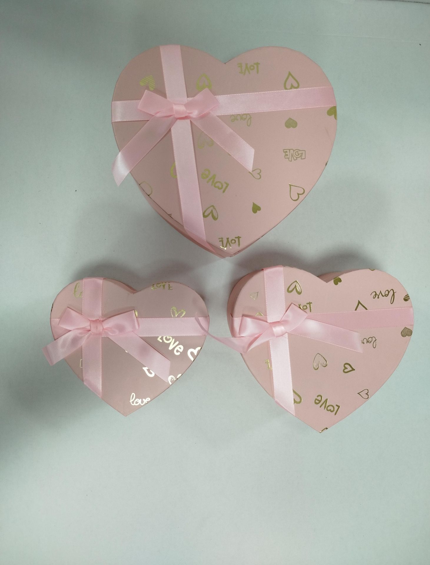 Sevgililer Günü Küçük Kalp Kutu 3'lü Pembe Kalp ve Love Baskılı 125235