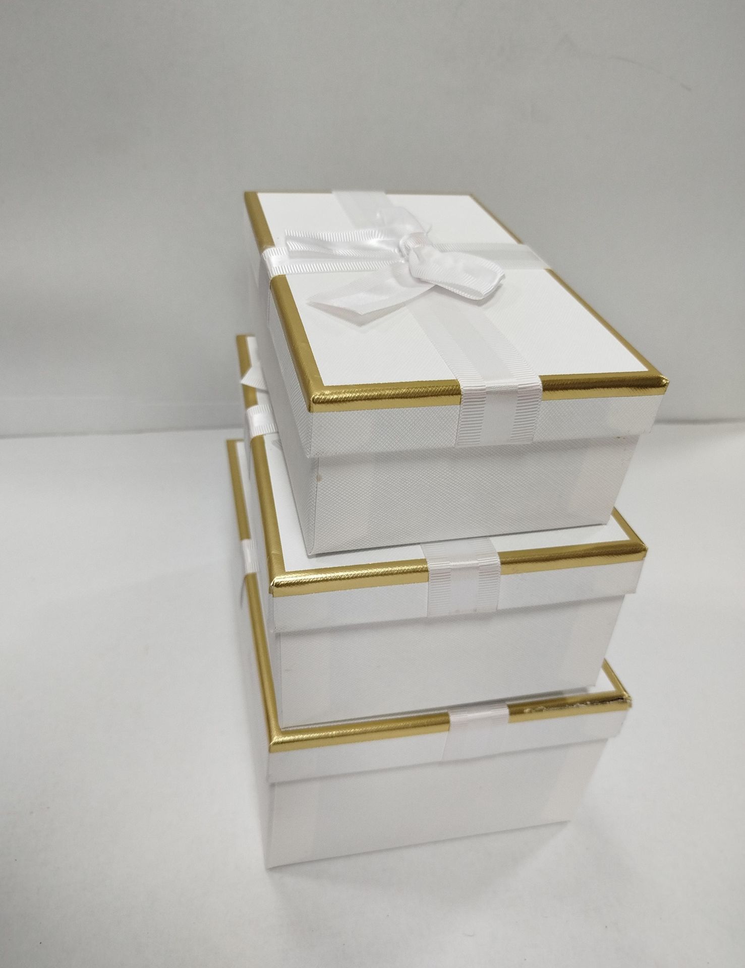 Sevgililer Günü Küçük Dikdörtgen Kutu 3'lü Beyaz Gold Detaylı 125301
