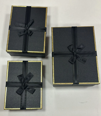 Sevgililer Günü Küçük Dikdörtgen Kutu 3'lü Siyah Gold Detaylı 125302