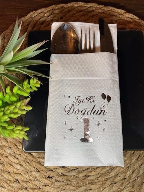 1 Yaş İyi Ki Doğdun Gümüş 12'li Cepli Peçete