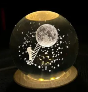 Ahşap Standlı Usbli  Astronot Cam Kar Küresi 12277-3