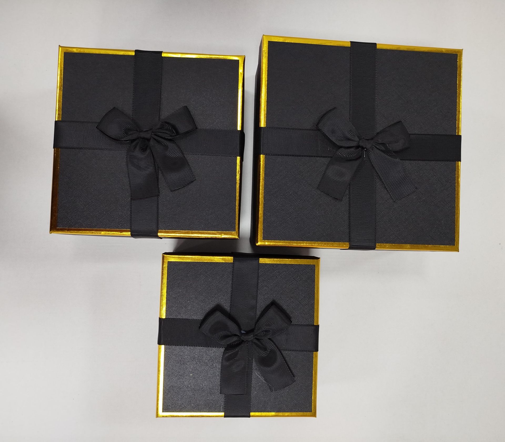 Sevgililer Günü Küçük Kare Kutu 3'lü Siyah Gold Detaylı 125264
