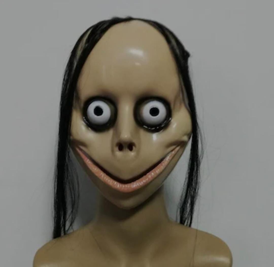 Plastik Maske Momo Saçlı